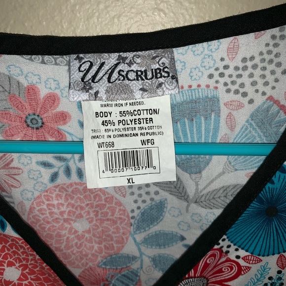 Scrub Top - Picture 4 of 4